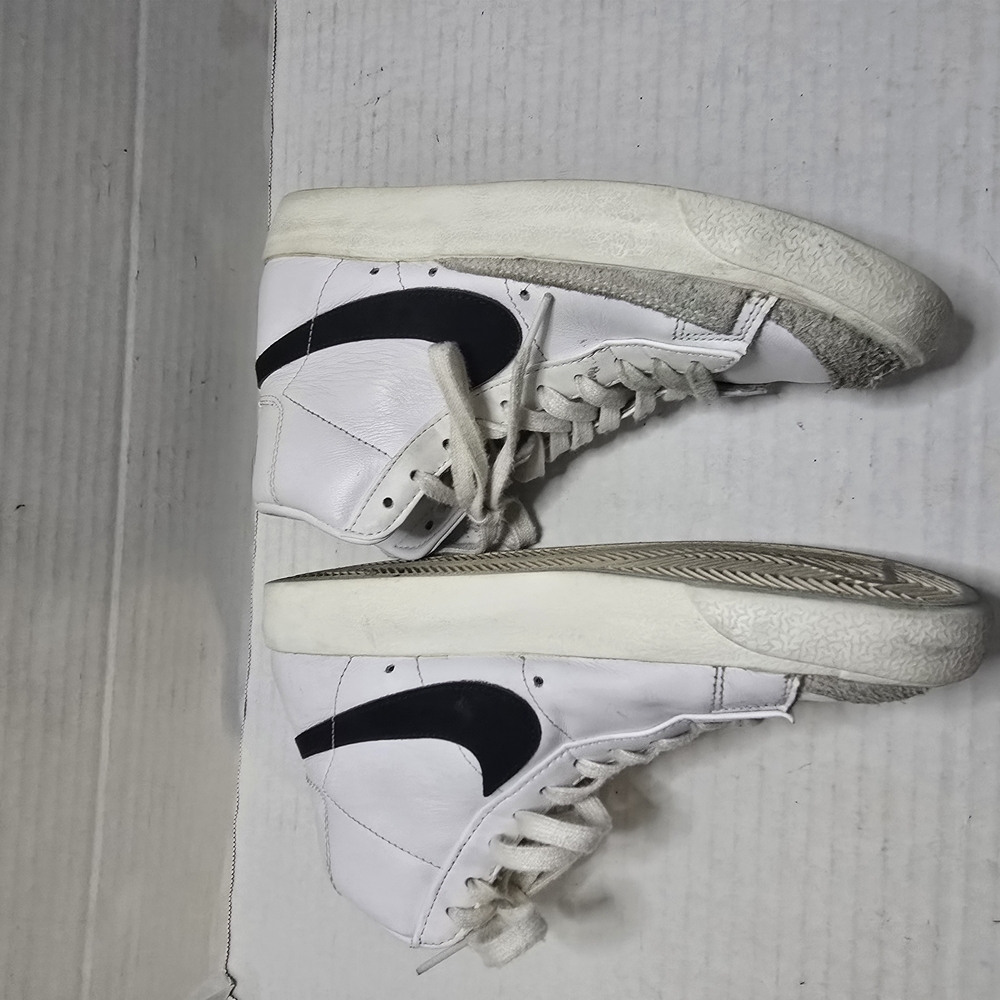 Nike Men's White and Black Sneakers